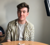 Guylashes… Guys try false eyelashes for the first time