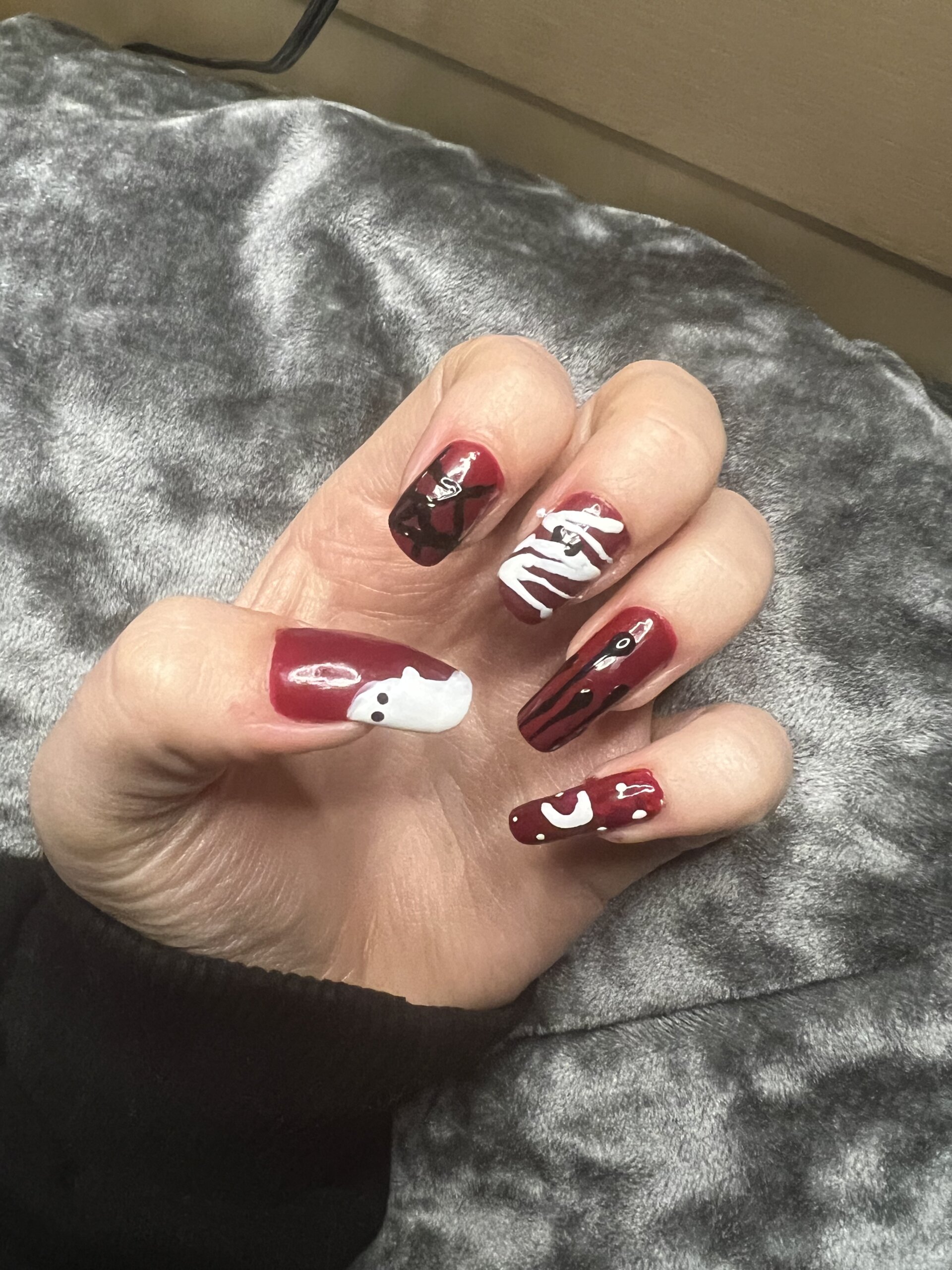 Frightfully easy DIY Halloween nail art inspo