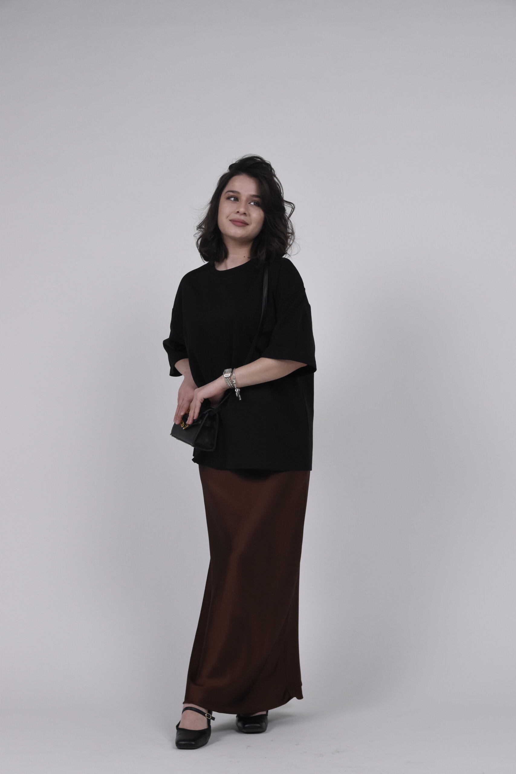 I prefer to style my look with oversize garments. I feel myself more comfortable. For day to night look I chose maxi silk dress and black oversize T-shirt. Oversize garments suits girls who have complexes with their figures.
